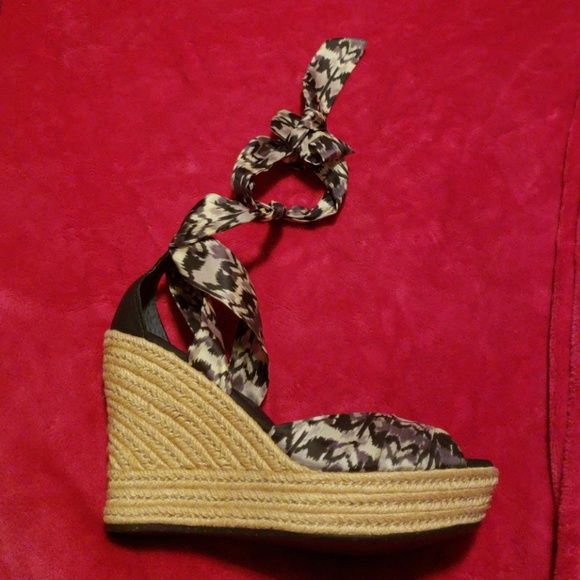 Uggs shoes - Picture 4 of 5